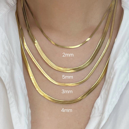 Snake Chain Necklace:
- Material:Stainless Steel
- Style: Herringbone, Minimalist
- Color: Gold
- For: Women and Men
- Type:Necklace, Choker