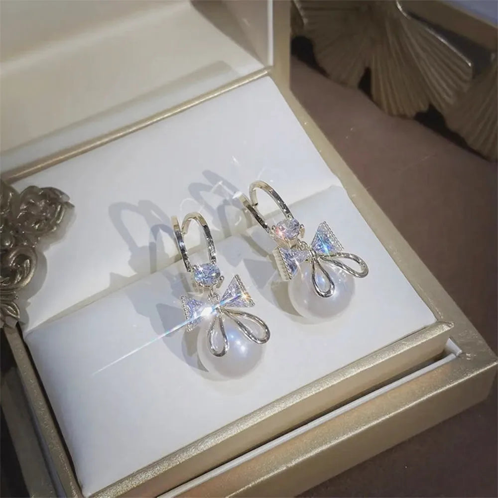 Simulation Pearl Long Earrings:
- Style: 2022 New Trend
- Design: Flower Rhinestone
- Type: Wedding Pendant Earrings