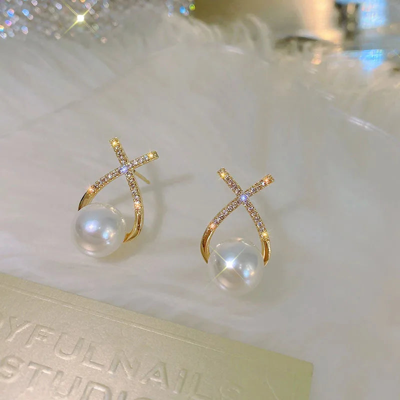 Simulation Pearl Long Earrings:
- Style: 2022 New Trend
- Design: Flower Rhinestone
- Type: Wedding Pendant Earrings