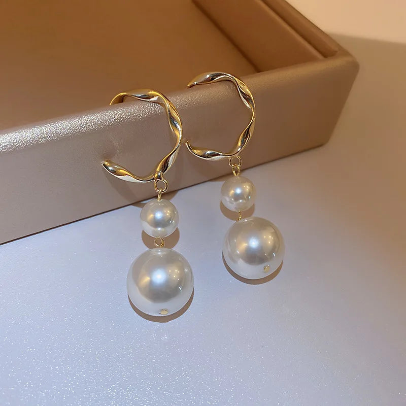 Simulation Pearl Long Earrings:
- Style: 2022 New Trend
- Design: Flower Rhinestone
- Type: Wedding Pendant Earrings