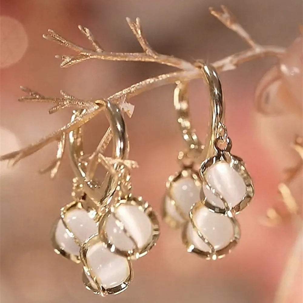 Simulation Pearl Long Earrings:
- Style: 2022 New Trend
- Design: Flower Rhinestone
- Type: Wedding Pendant Earrings