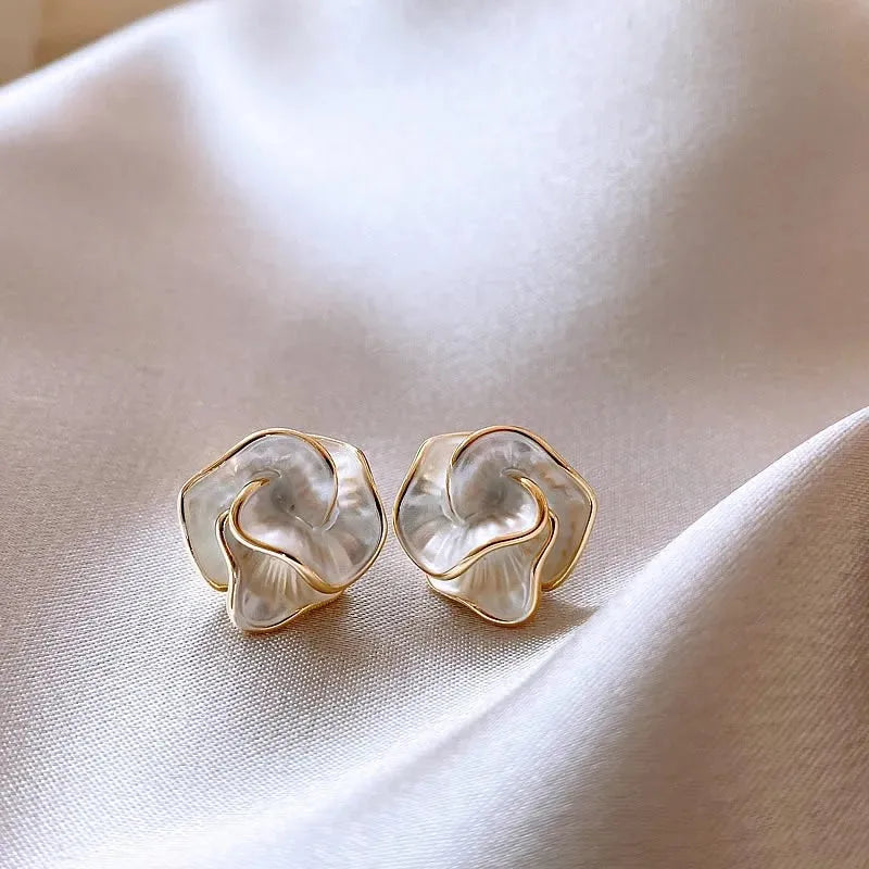 White Enamel Flower Stud Earrings:
- Style: Folded Unique Design
- Material: Multi-layers Floral
- For: Women
- Year:2024 New