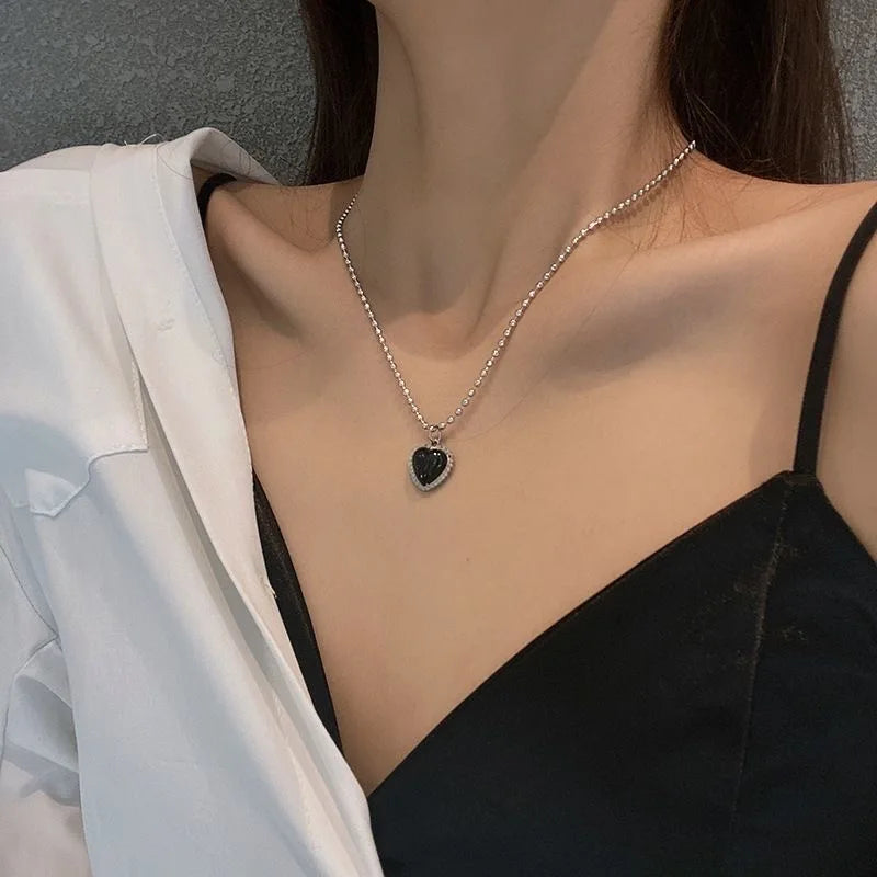 Sparkling Clavicle Chain Choker:
- Style: Fashion Jewelry
- For: Women
- Occasions:Wedding, Party, Birthday Gift