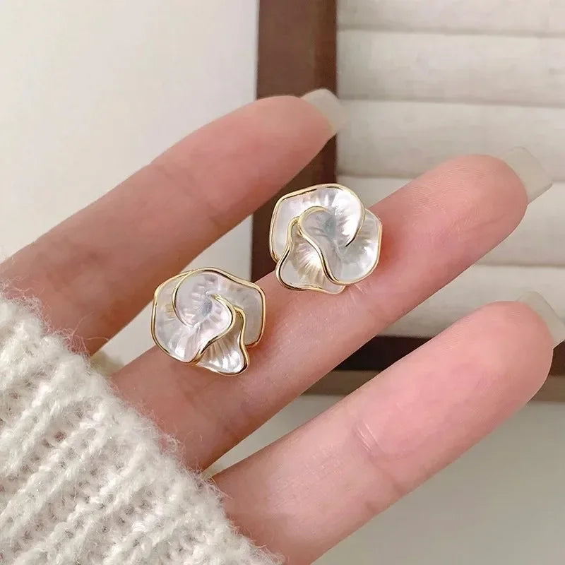 White Enamel Flower Stud Earrings:
- Style: Folded Unique Design
- Material: Multi-layers Floral
- For: Women
- Year:2024 New