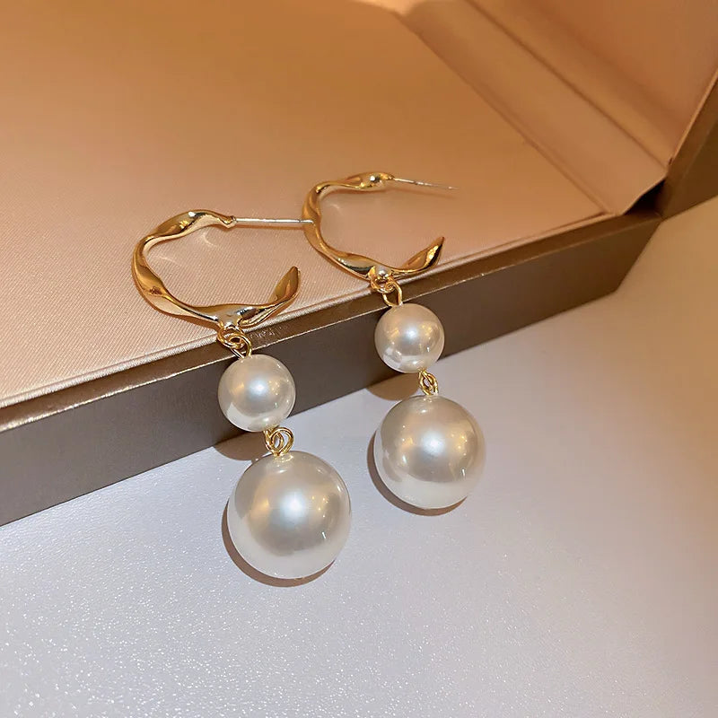 Simulation Pearl Long Earrings:
- Style: 2022 New Trend
- Design: Flower Rhinestone
- Type: Wedding Pendant Earrings