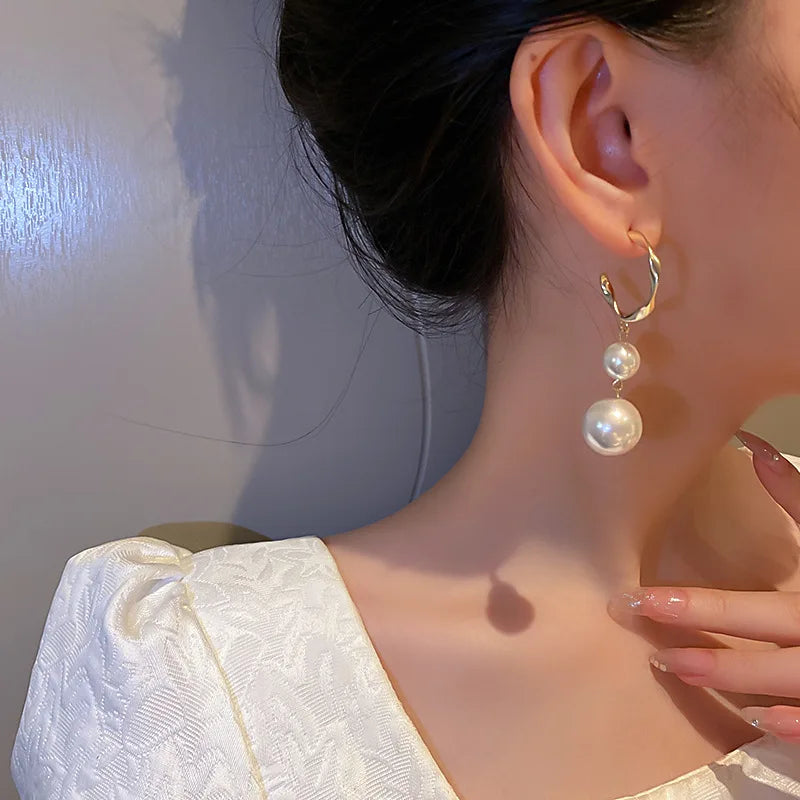 Simulation Pearl Long Earrings:
- Style: 2022 New Trend
- Design: Flower Rhinestone
- Type: Wedding Pendant Earrings