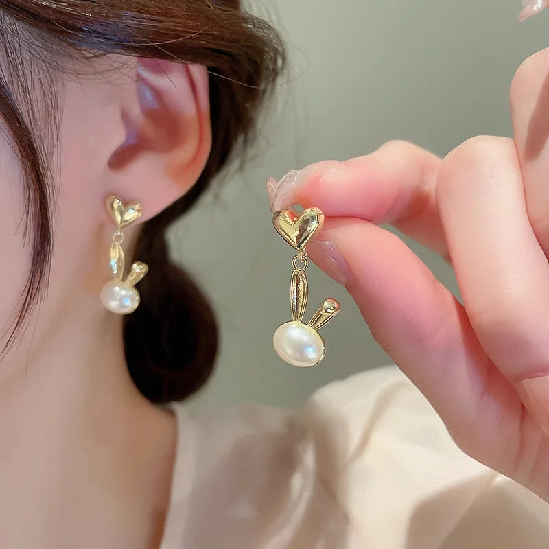 Simulation Pearl Long Earrings:
- Style: 2022 New Trend
- Design: Flower Rhinestone
- Type: Wedding Pendant Earrings