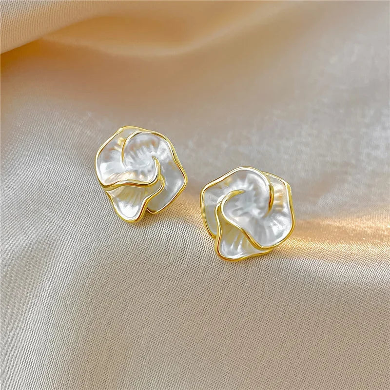 White Enamel Flower Stud Earrings:
- Style: Folded Unique Design
- Material: Multi-layers Floral
- For: Women
- Year:2024 New