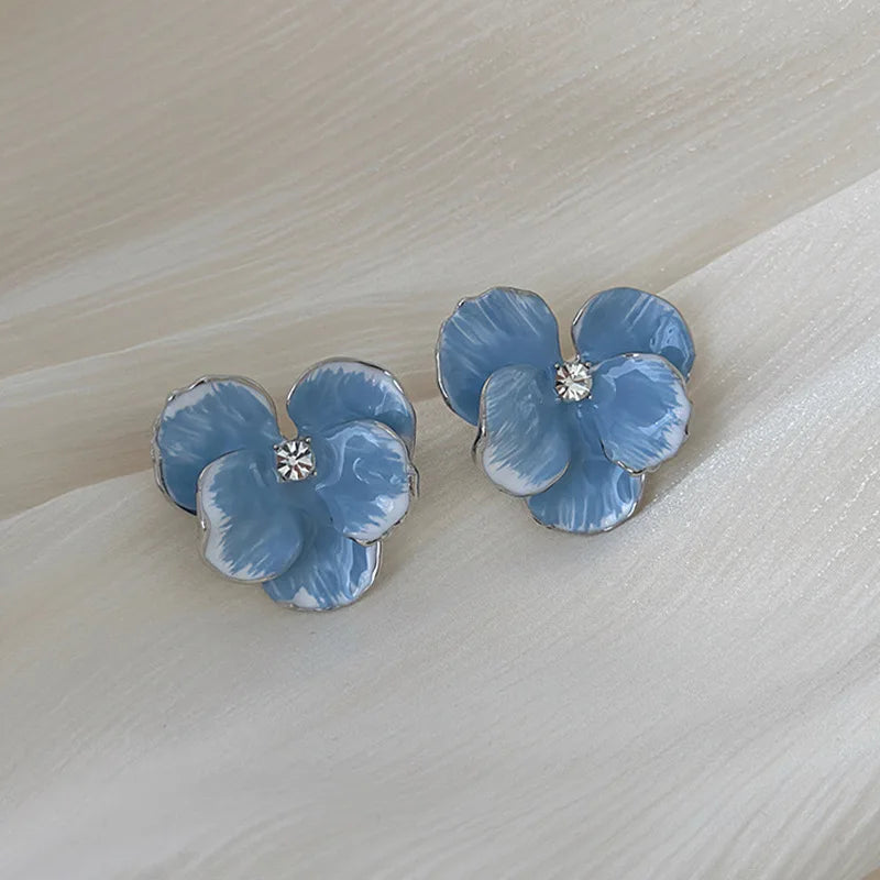 White Enamel Flower Stud Earrings:
- Style: Folded Unique Design
- Material: Multi-layers Floral
- For: Women
- Year:2024 New