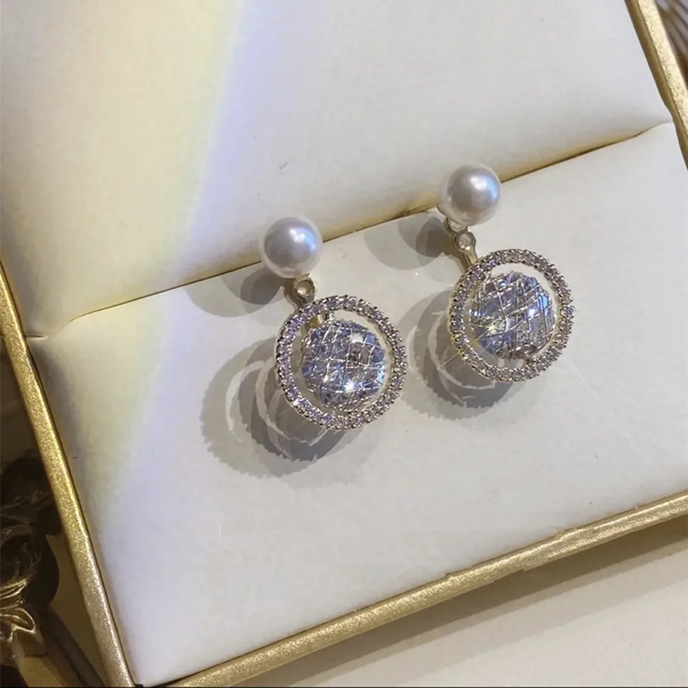 Simulation Pearl Long Earrings:
- Style: 2022 New Trend
- Design: Flower Rhinestone
- Type: Wedding Pendant Earrings