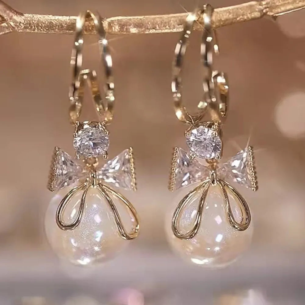 Simulation Pearl Long Earrings:
- Style: 2022 New Trend
- Design: Flower Rhinestone
- Type: Wedding Pendant Earrings