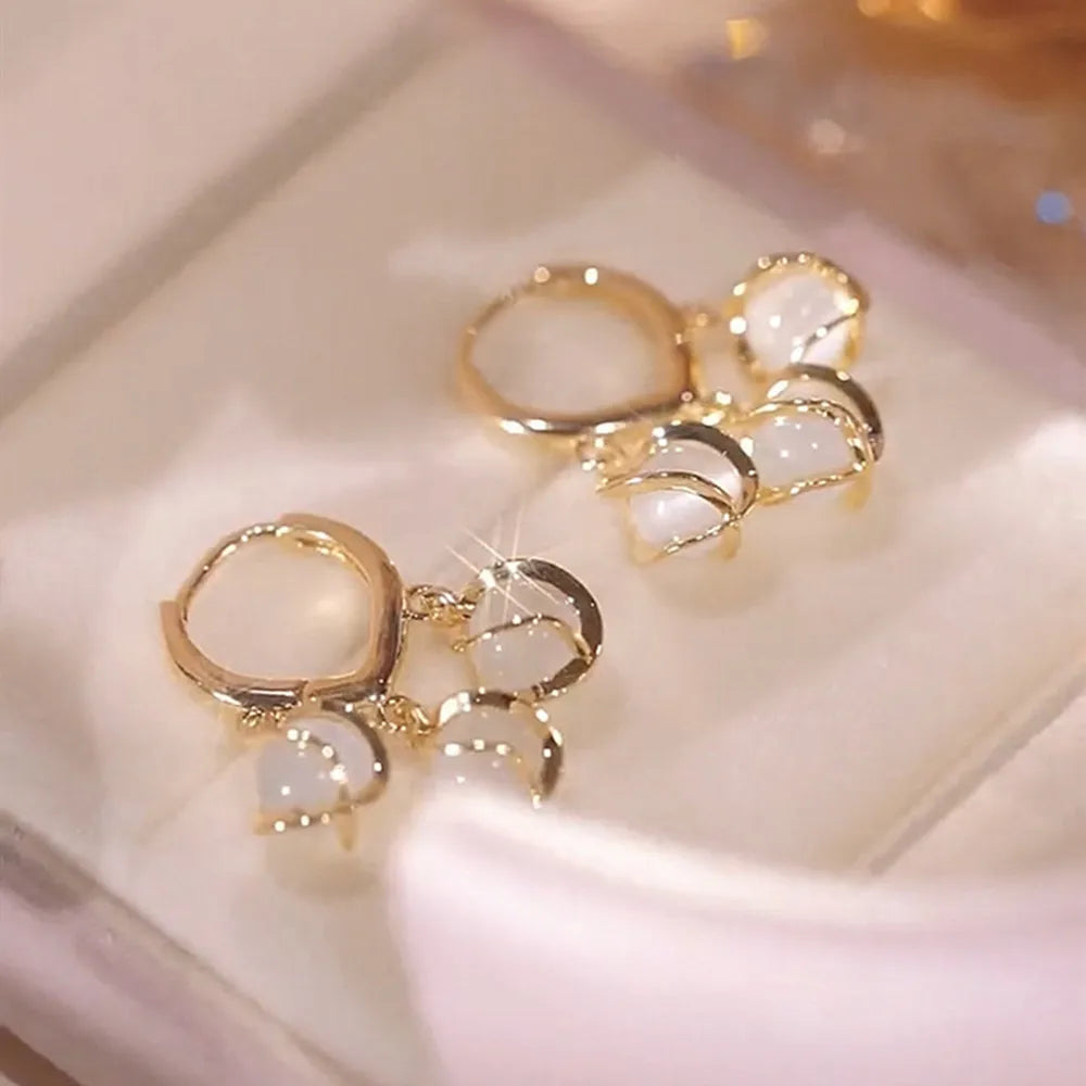 Simulation Pearl Long Earrings:
- Style: 2022 New Trend
- Design: Flower Rhinestone
- Type: Wedding Pendant Earrings