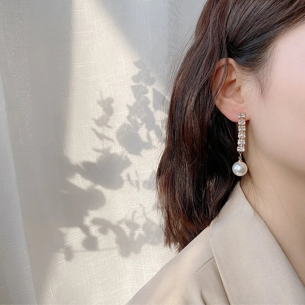 Simulation Pearl Long Earrings:
- Style: 2022 New Trend
- Design: Flower Rhinestone
- Type: Wedding Pendant Earrings