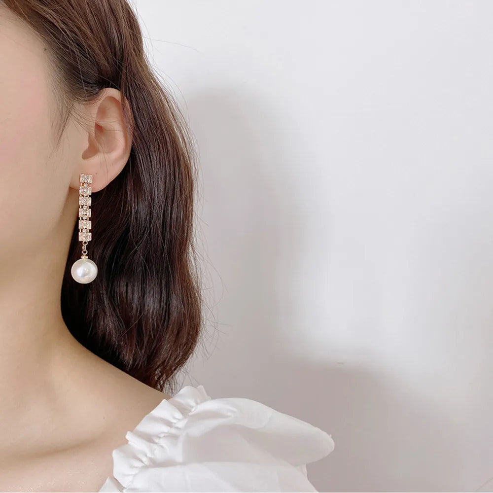 Simulation Pearl Long Earrings:
- Style: 2022 New Trend
- Design: Flower Rhinestone
- Type: Wedding Pendant Earrings