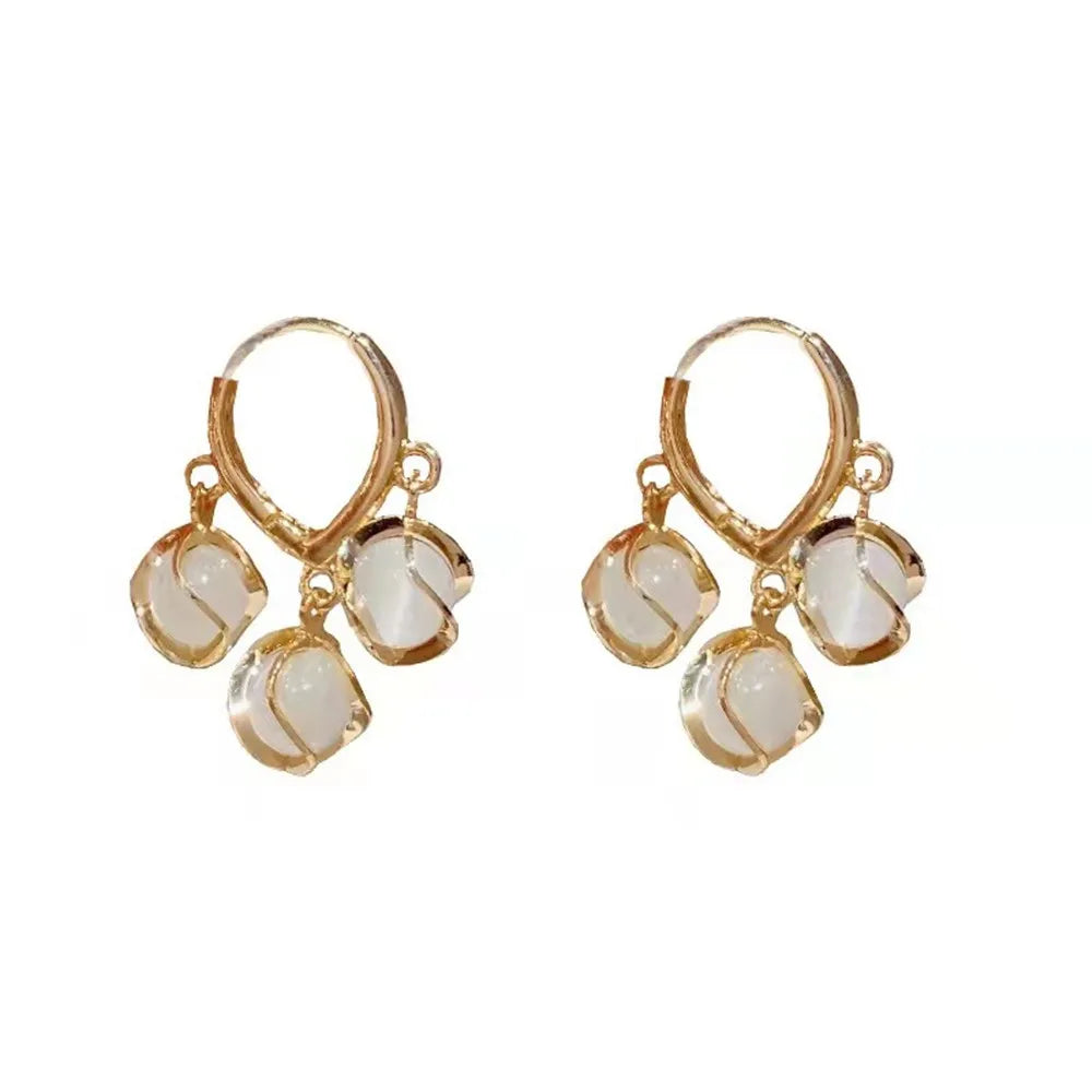 Simulation Pearl Long Earrings:
- Style: 2022 New Trend
- Design: Flower Rhinestone
- Type: Wedding Pendant Earrings